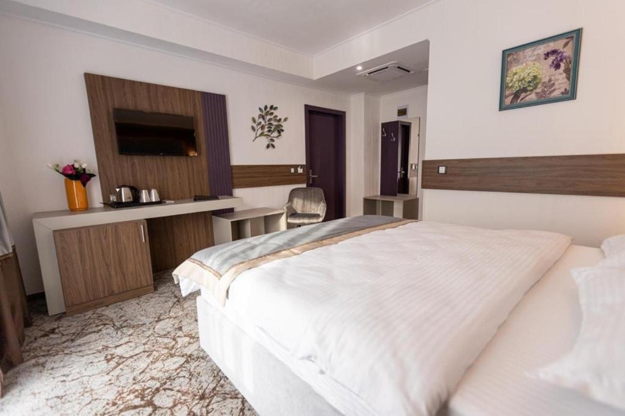 Hotel Bloom Caciulata Eksteriør bilde